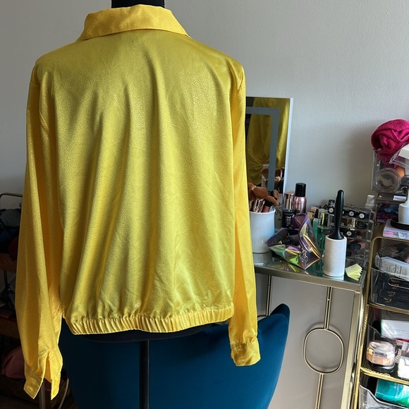 Yellow and Gold Polyester Button Down - Picture 3 of 3